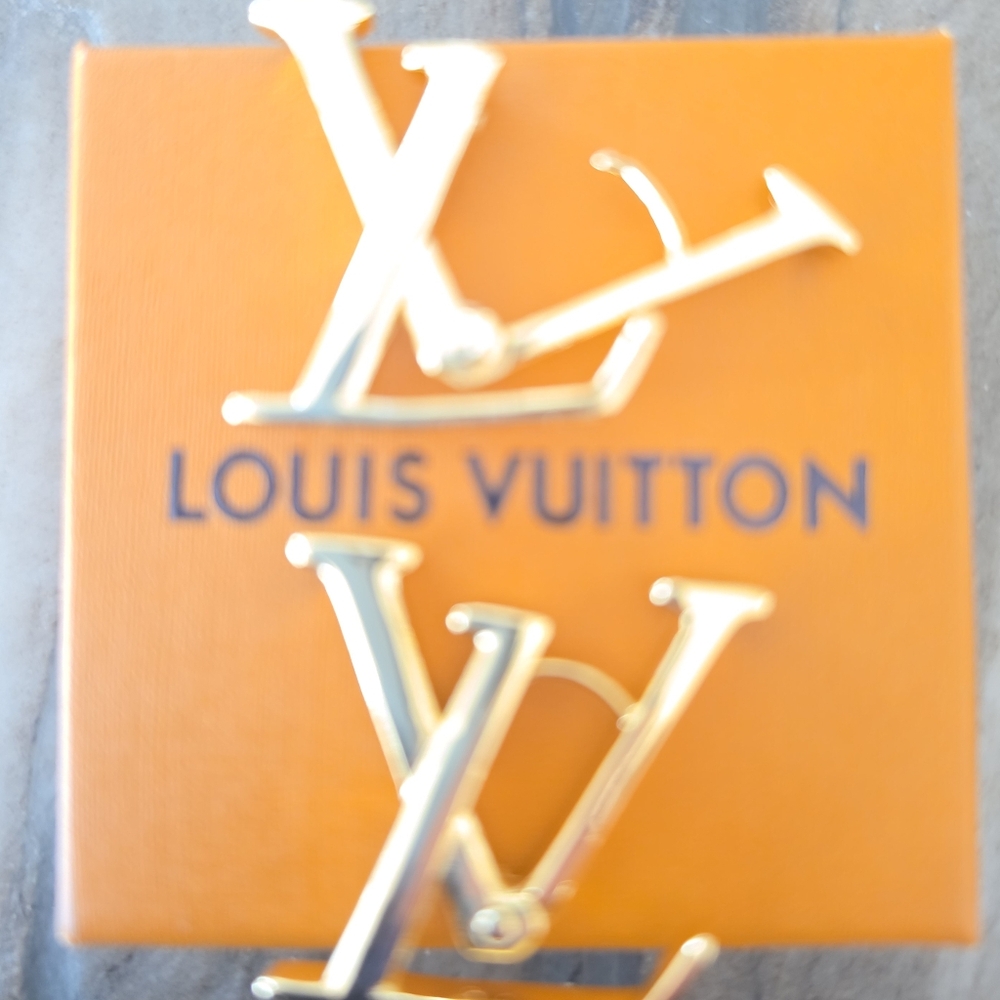LUXURY brand Gold Initial Earrings 👌🔥🩷💋💥✨️Comes W/Gift🎁STUNNING💣 - Picture 4 of 6